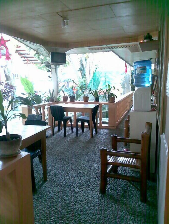 Emoks Guest House Moalboal Exteriör bild